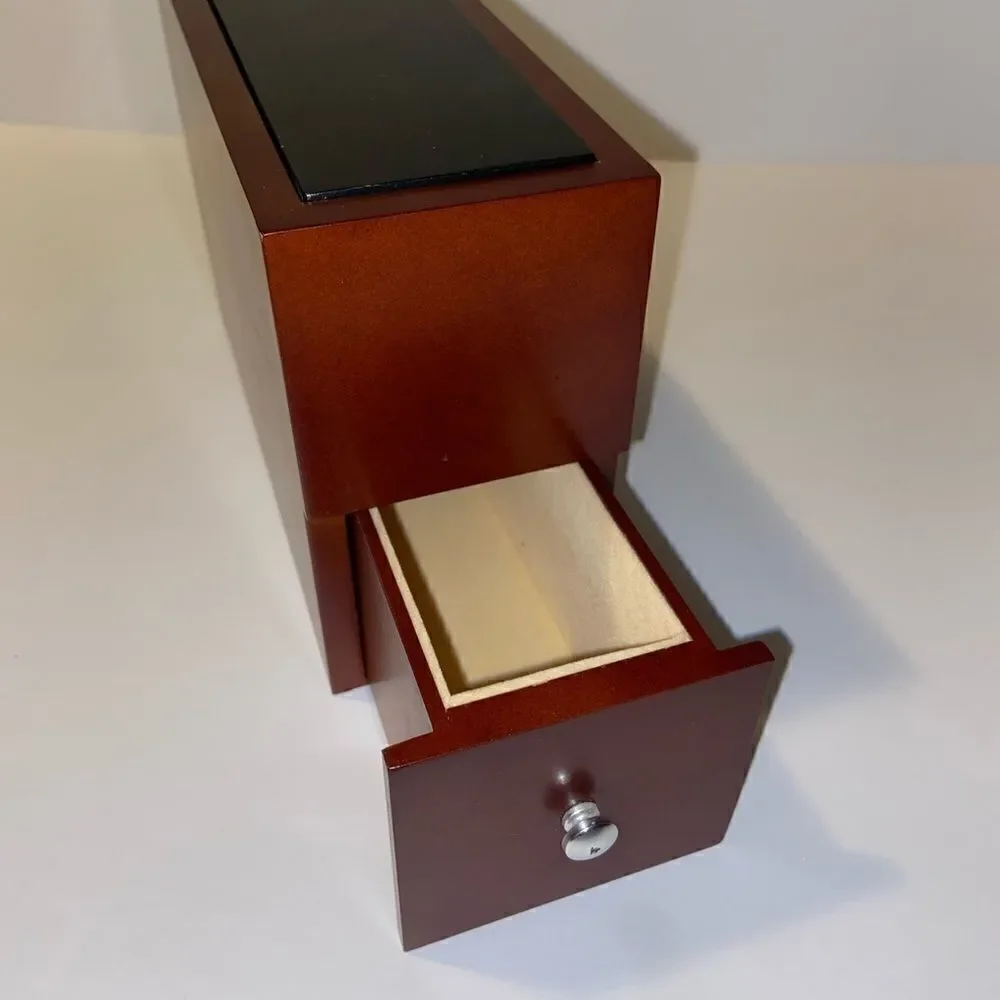 ‎Vintage Art mall of America Vintage Wooden collectible Keepsake box